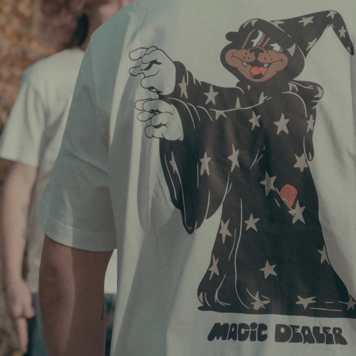 THE DUDES MAGIC DEALER SS TEE  - Off White